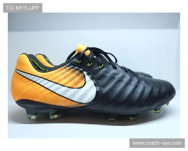 顶级球星如何选择足球鞋揭示其专业性与个性化需求